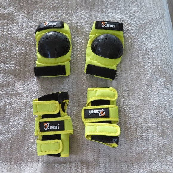 JBM knee pads and wrist guards New in Package for kids size Small - Picture 1 of 4
